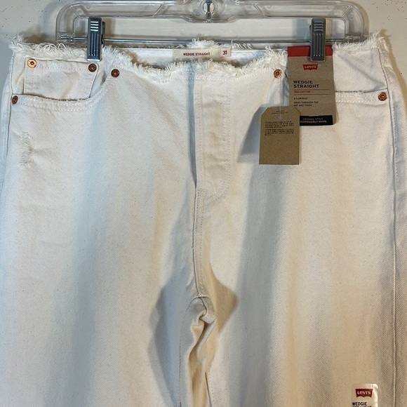 NWT. Levi’s Short Button Fly Low Rise Wedge Straight Distressed White Jeans. 12. - Picture 4 of 11